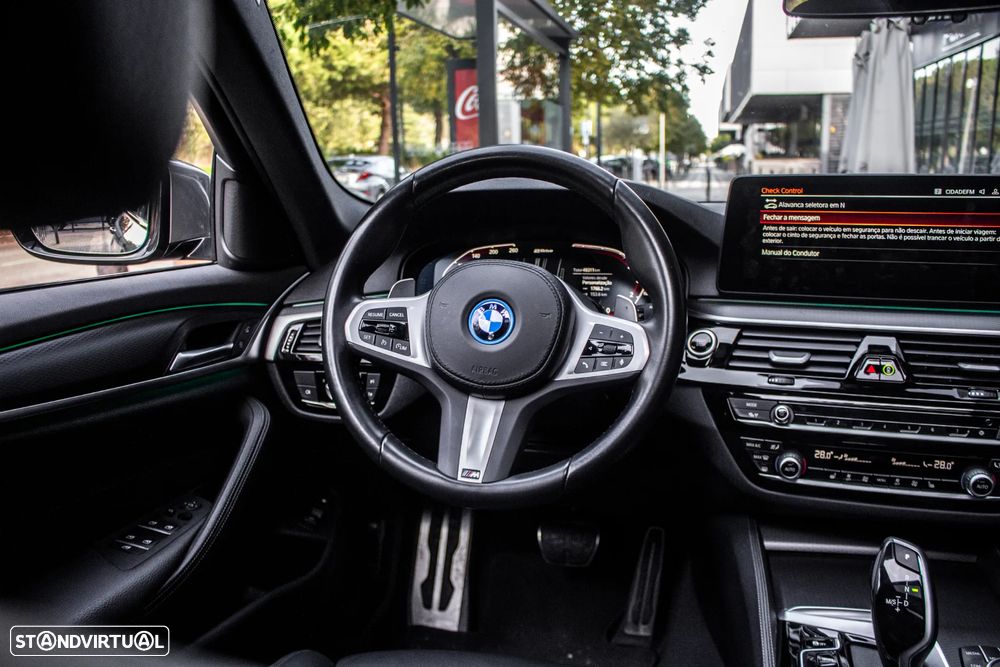 BMW 530 e Pack Desportivo M - 38