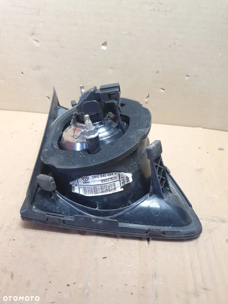 # LAMPA LEWY TYŁ W KLAPĘ VW GOLF PLUS nr 5M0945094L - 5