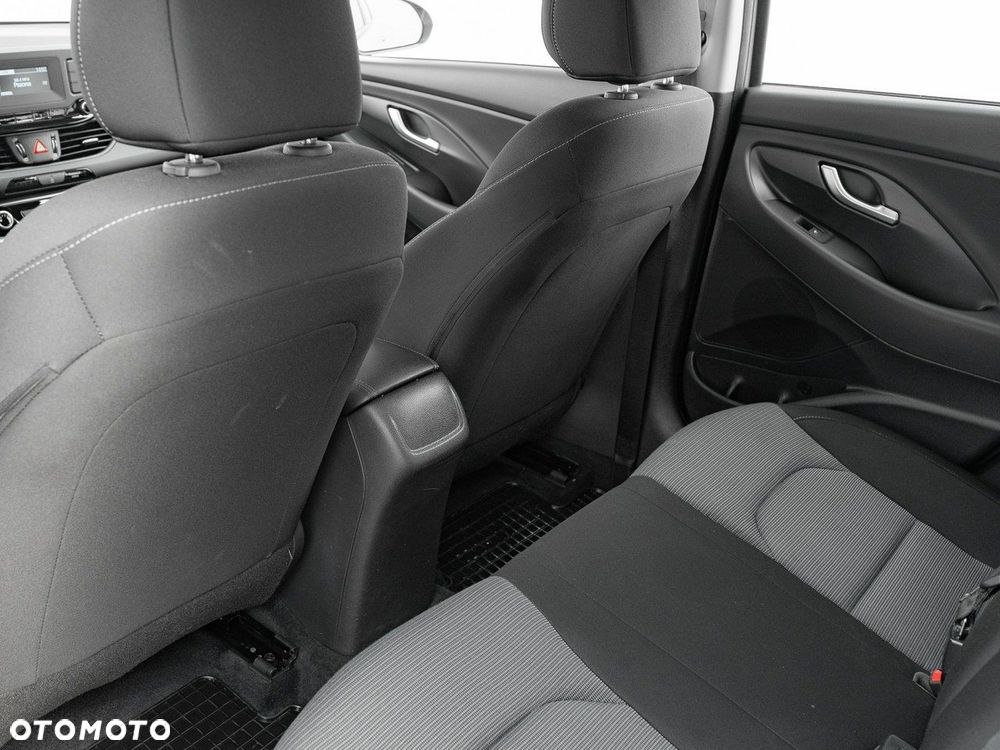 Hyundai i30 1.5 DPI Classic + - 23