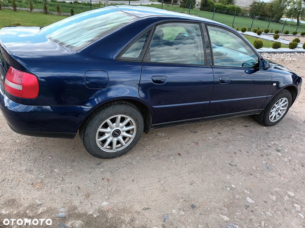Audi A4 Limousine - 4