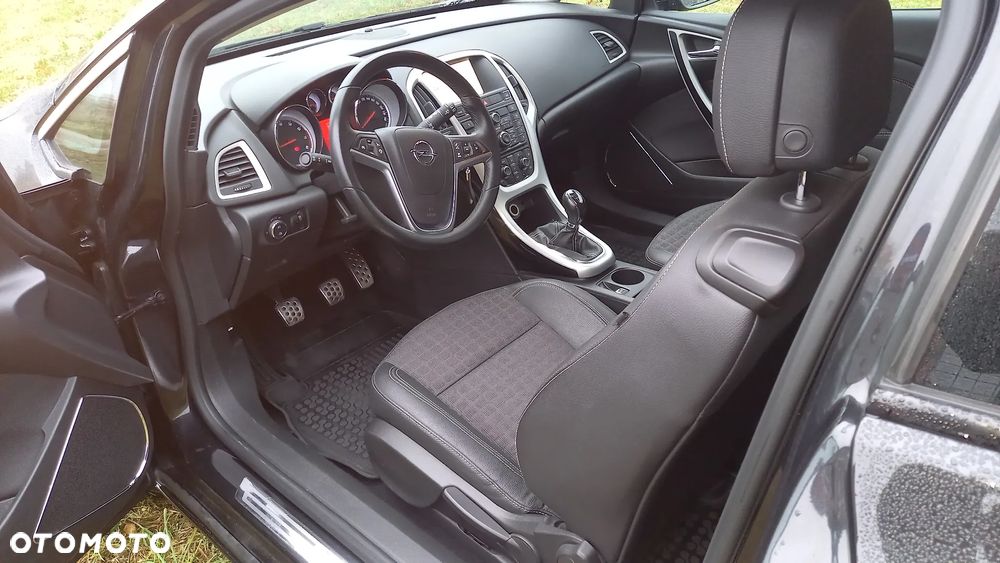 Opel Astra GTC 1.6 Turbo Edition - 10