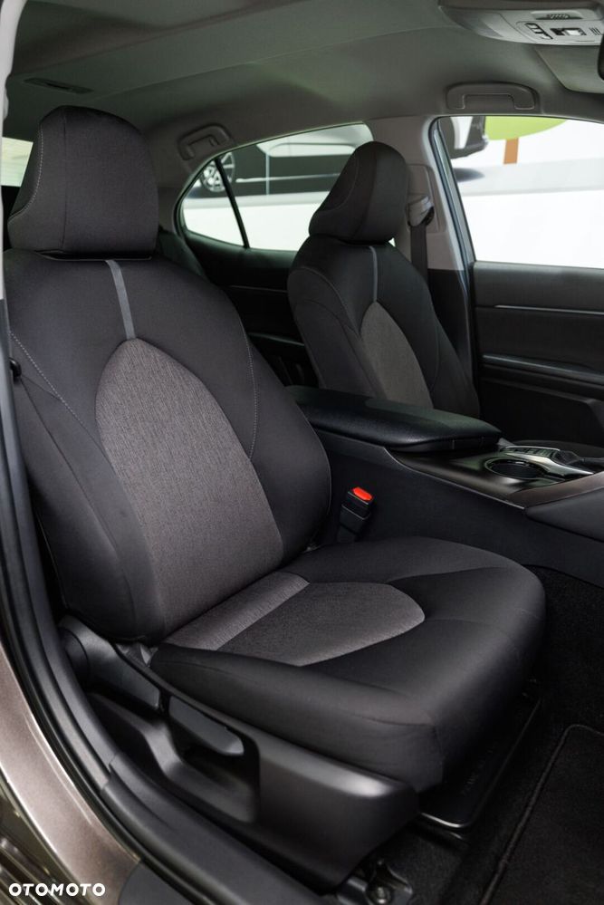 Toyota Camry 2.5 Hybrid Comfort CVT - 18