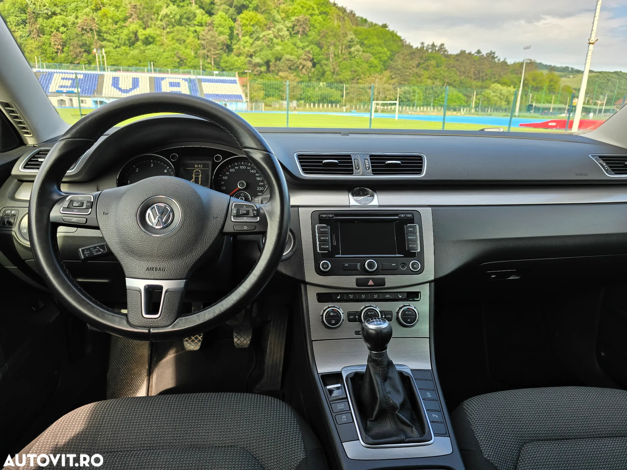 Volkswagen Passat - 8