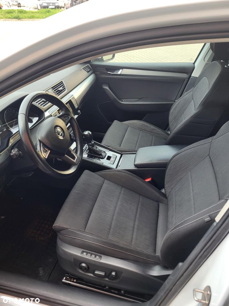 Skoda Superb 2.0 TDI Active DSG - 8