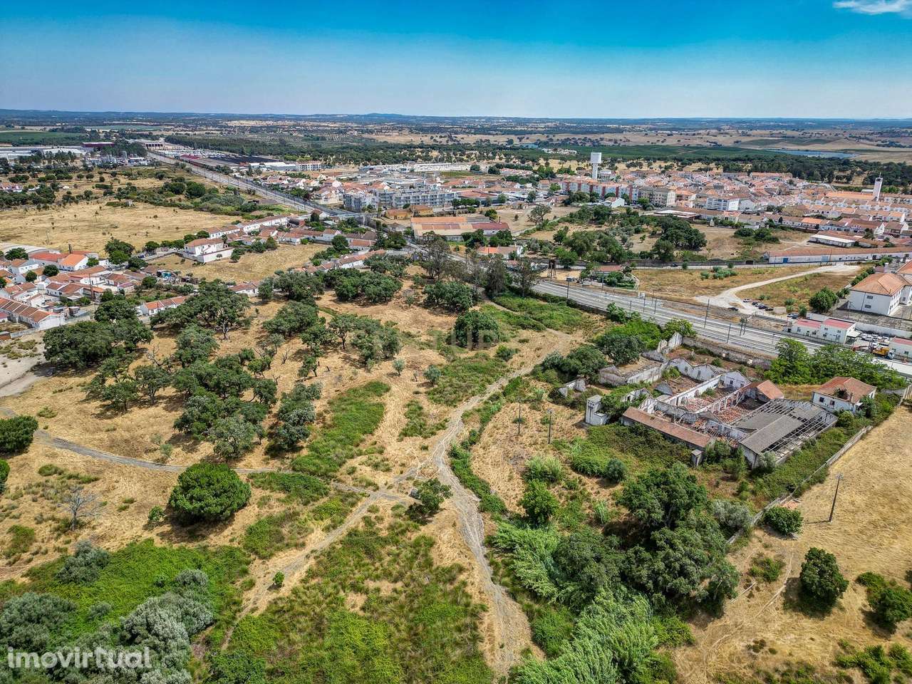 Quinta com 62.417m² e 4.541m² ABC, centro de Vendas Novas, a 1h de Lis - Grande imagem: 5/31