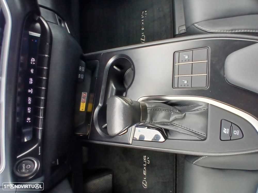 Lexus UX 250h Sport (Ecrã 12.3) - 14