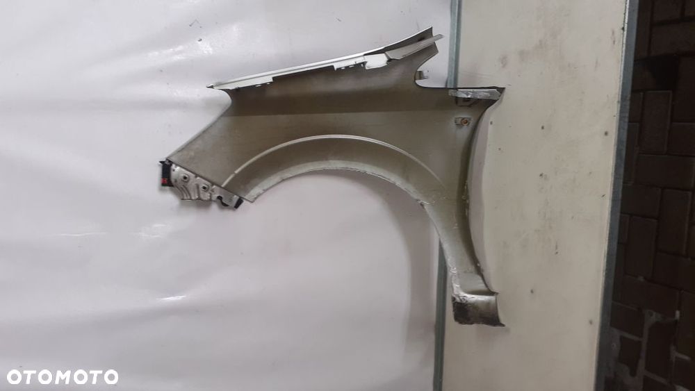 * OPEL ZAFIRA B Z157  BŁOTNIK PRZÓD PRZEDNI PRAWY POSIADA WIDOCZNE ZARYSOWANIA do malowania - 4
