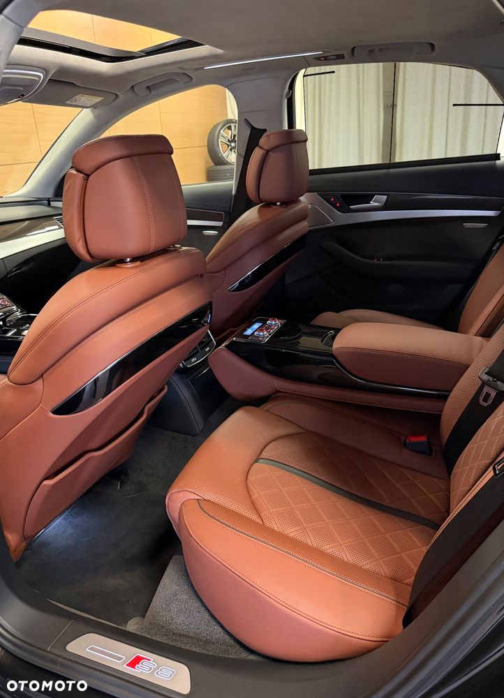Audi S8 - 15