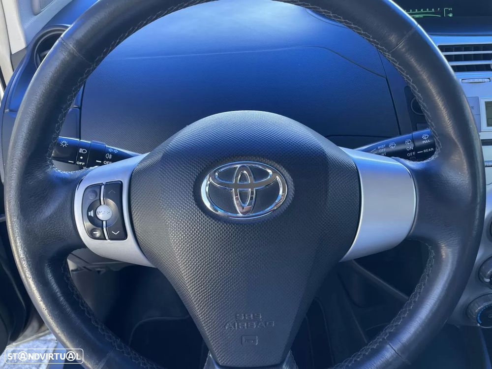 Toyota Yaris 1.0 VVT-i AC Manual - 17