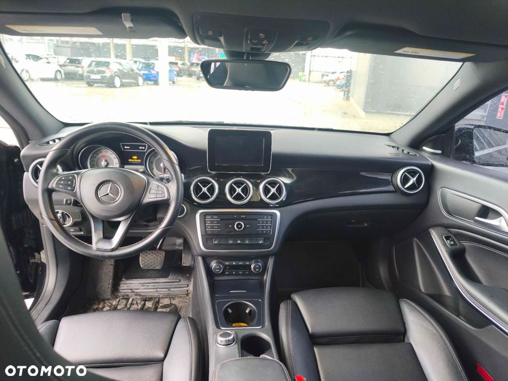 Mercedes-Benz CLA 250 4Matic 7G-DCT Sport - 8