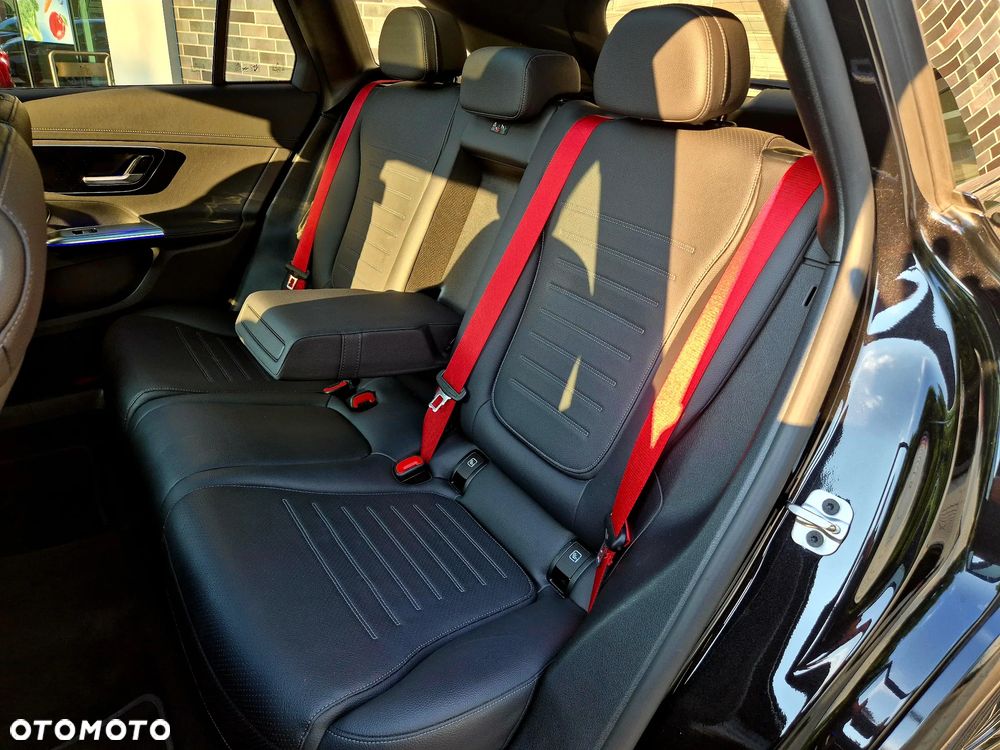 Mercedes-Benz GLC 300 4Matic 9G-TRONIC AMG Line Advanced - 21