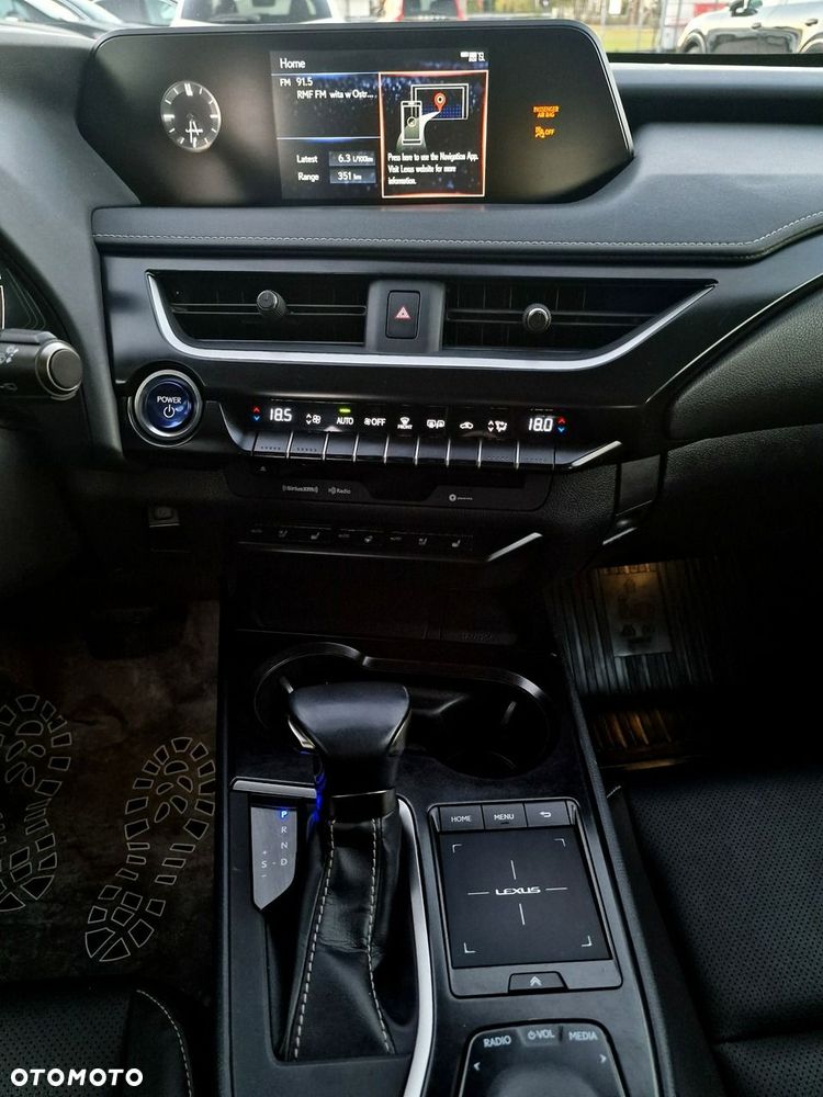Lexus UX - 22