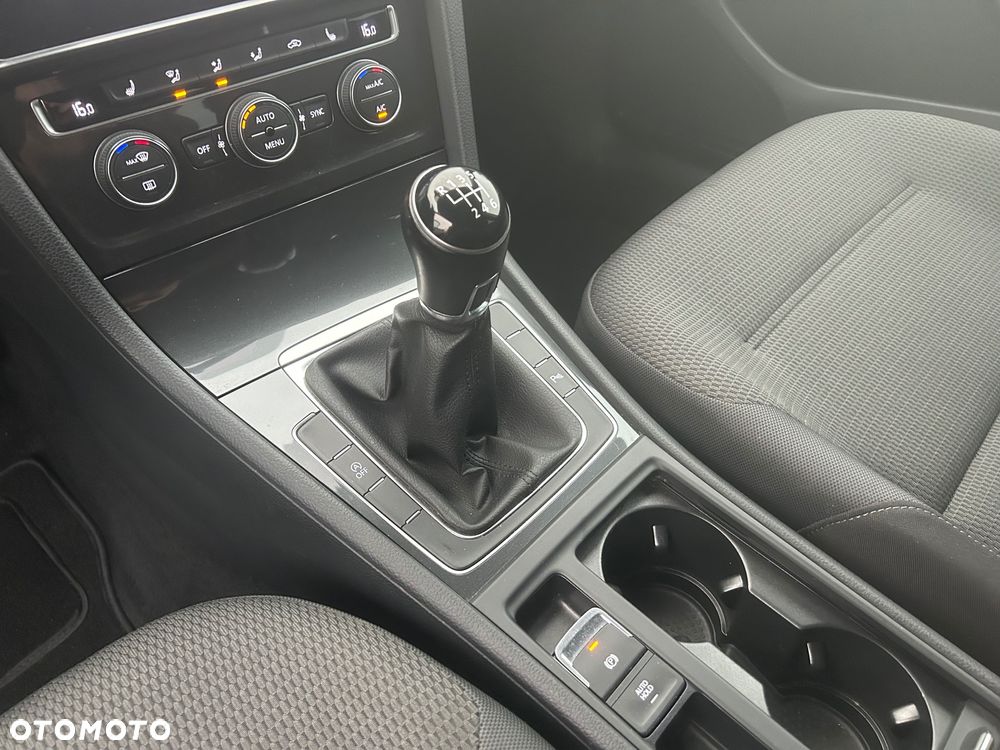 Volkswagen Golf 1.5 TSI BMT Comfortline - 29