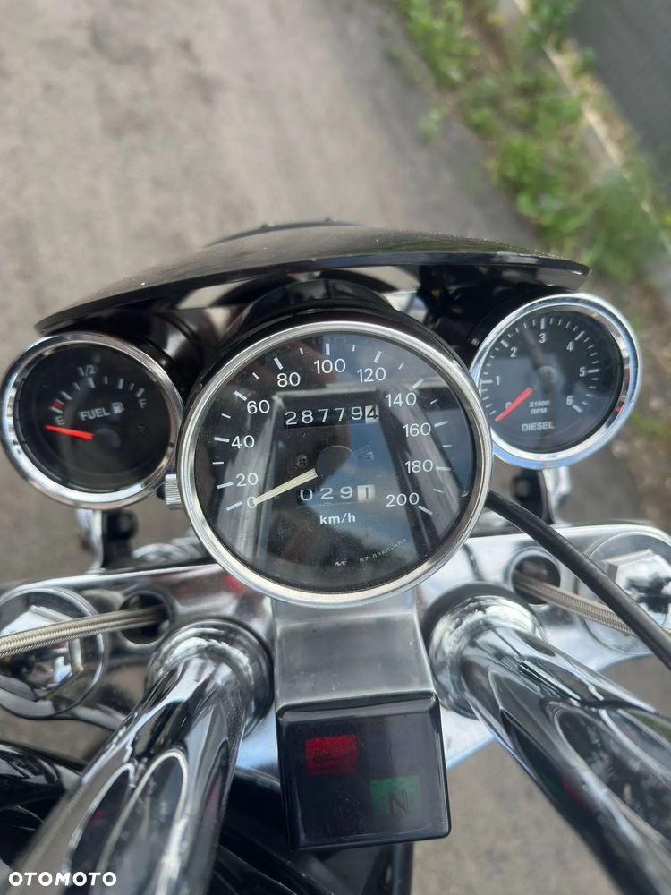 Suzuki Intruder - 6
