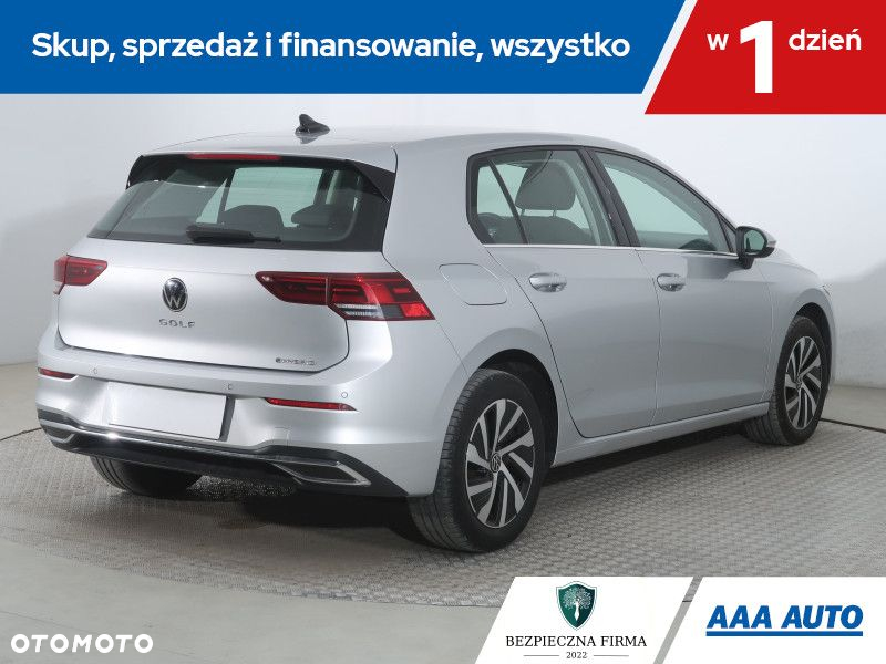 Volkswagen Golf - 6