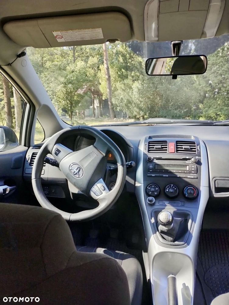 Toyota Auris 1.6 Terra - 2