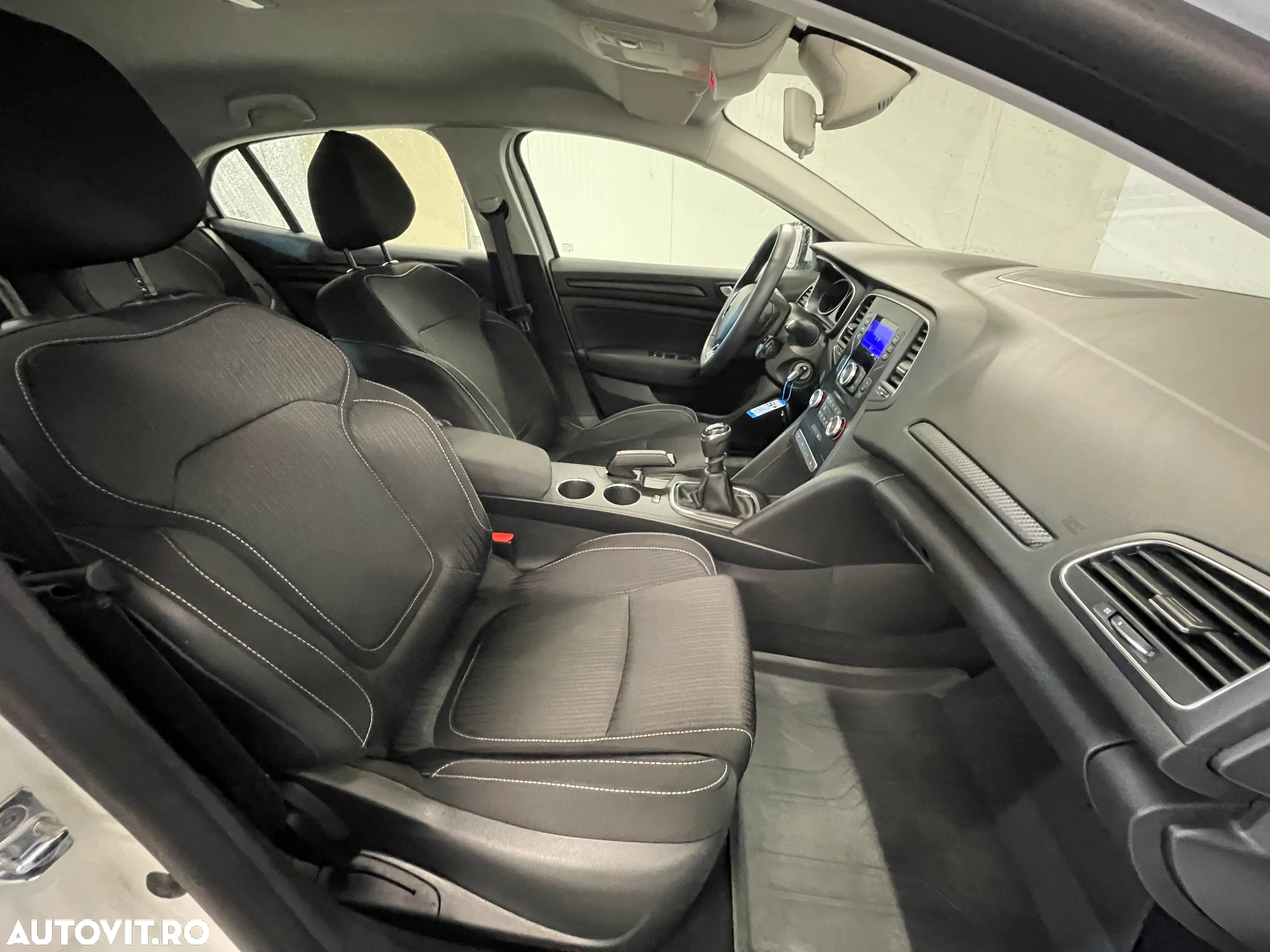 Renault Megane Blue dCi 116 Zen - 9