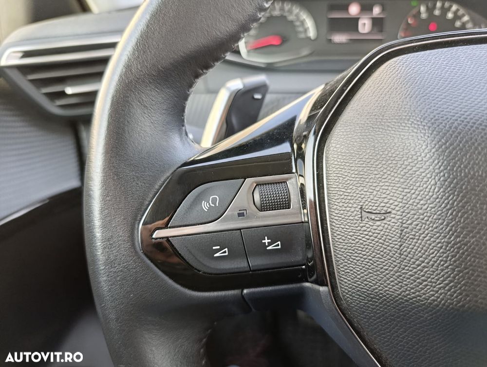 Peugeot 208 1.2 L PureTech STT EAT8 Active Pack - 16