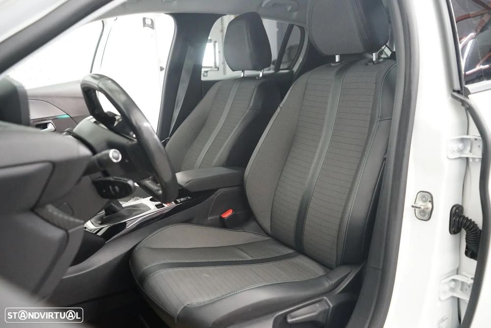 Peugeot 208 - 15