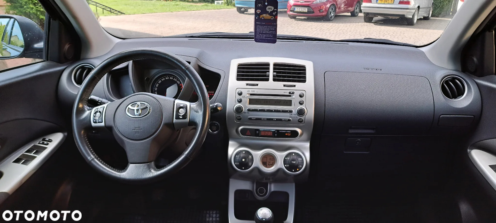 Toyota Urban Cruiser 1.33 4x2 Town - 9