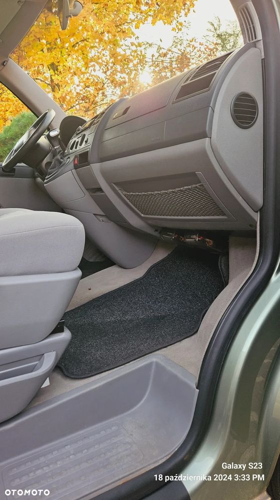 Volkswagen Caravelle - 33