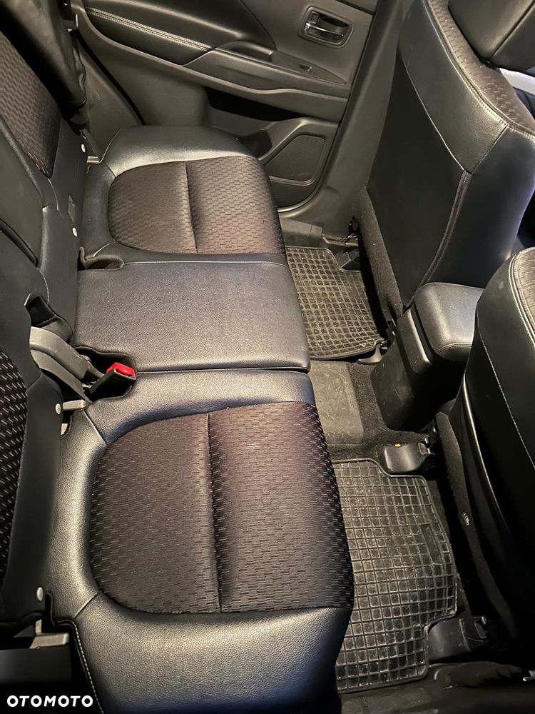 Mitsubishi Outlander PHEV Instyle NAVI + - 18