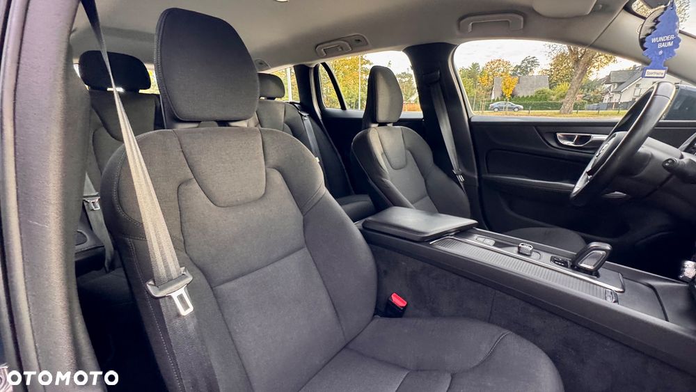 Volvo V60 B3 B DKG Momentum - 38