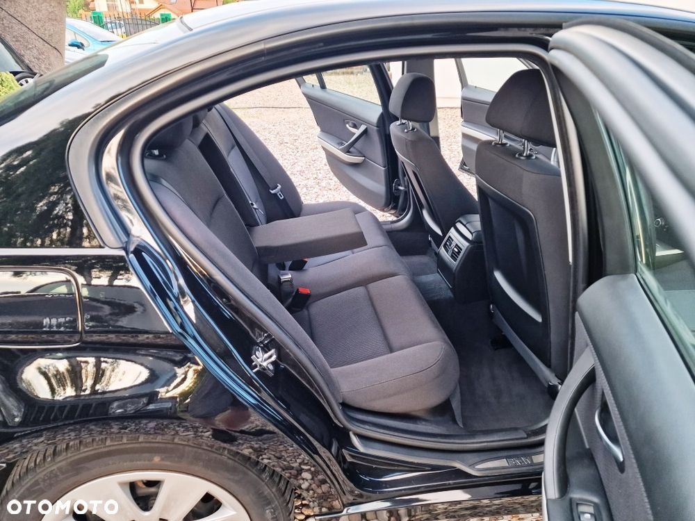 BMW Seria 3 - 16