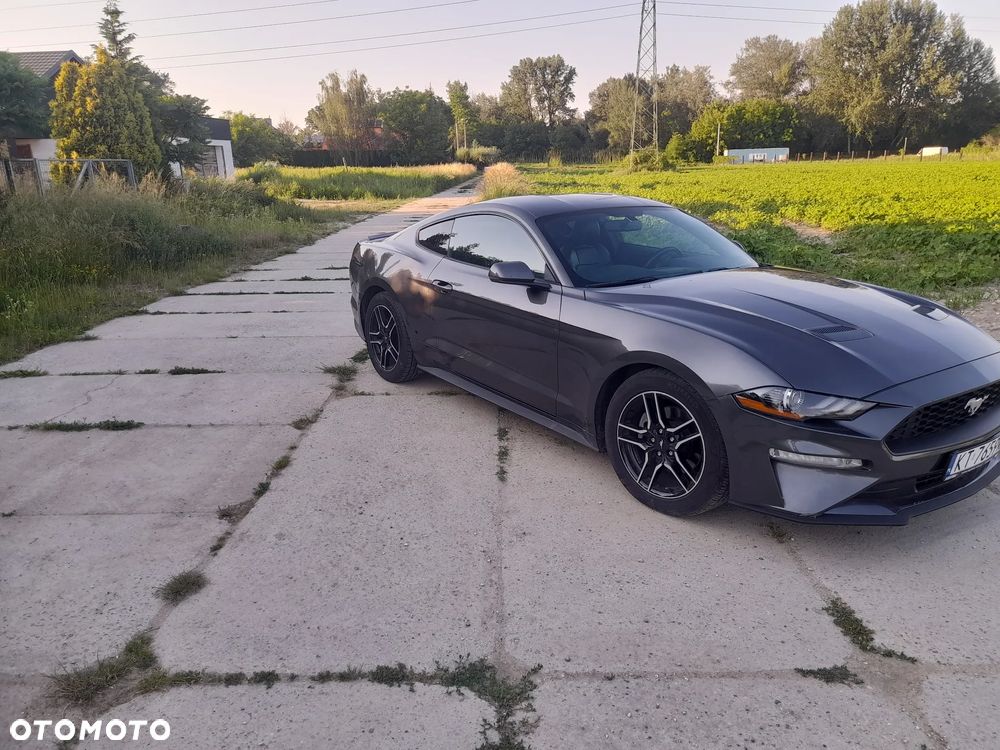 Ford Mustang - 4