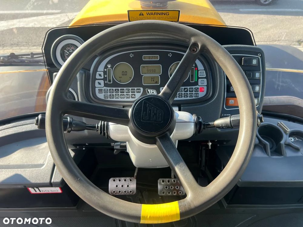 JCB 3200 Plus - 16