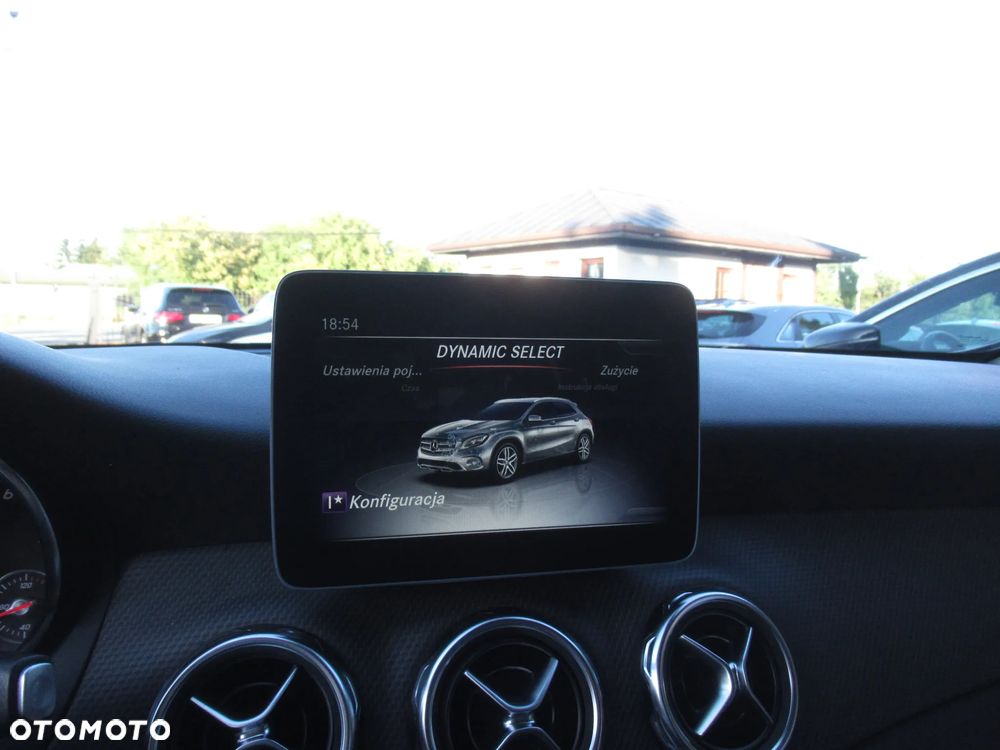 Mercedes-Benz GLA 200 7G-DCT Style - 24