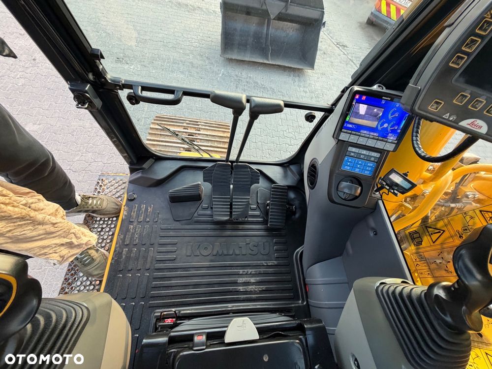 Komatsu PC240LC-11 - 40