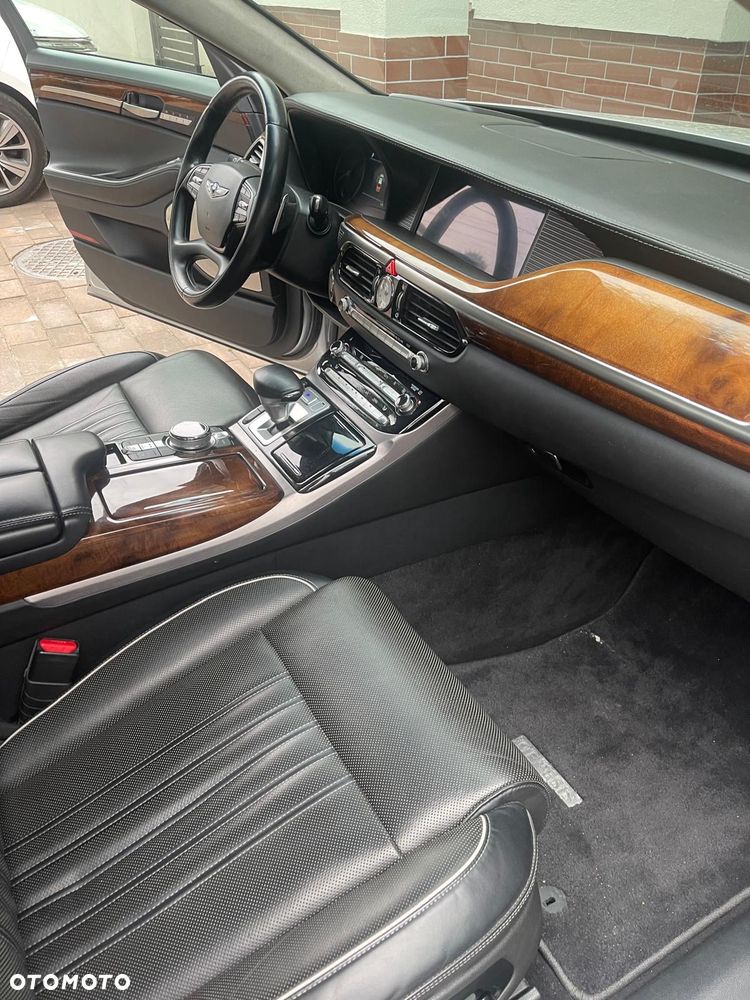 Genesis G90 - 35
