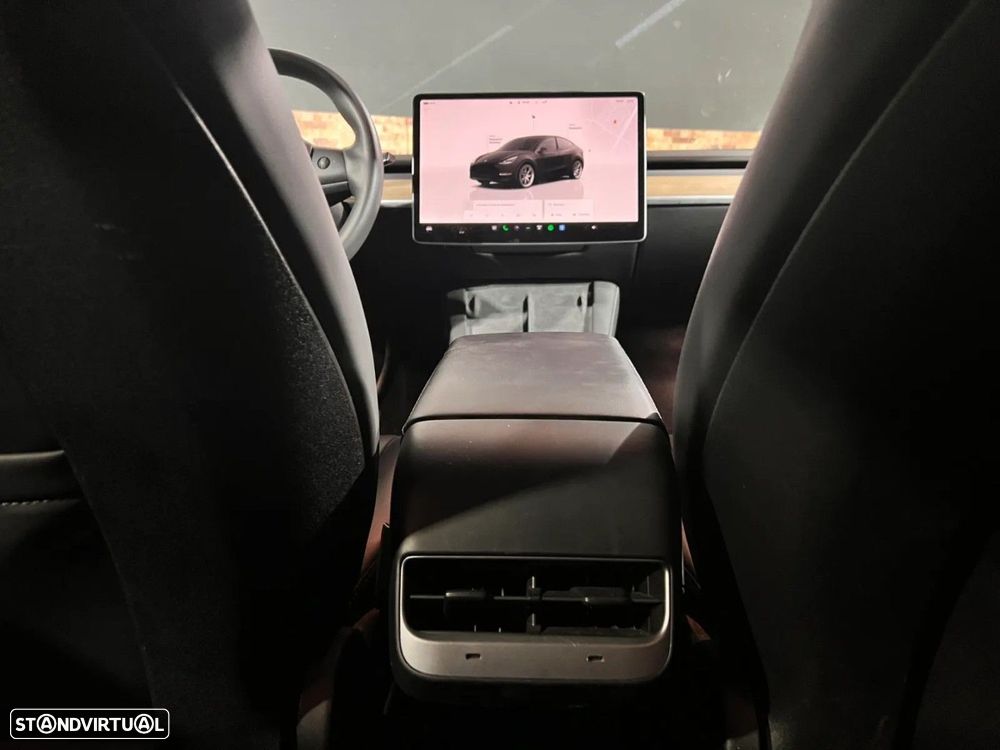 Tesla Model Y - 13