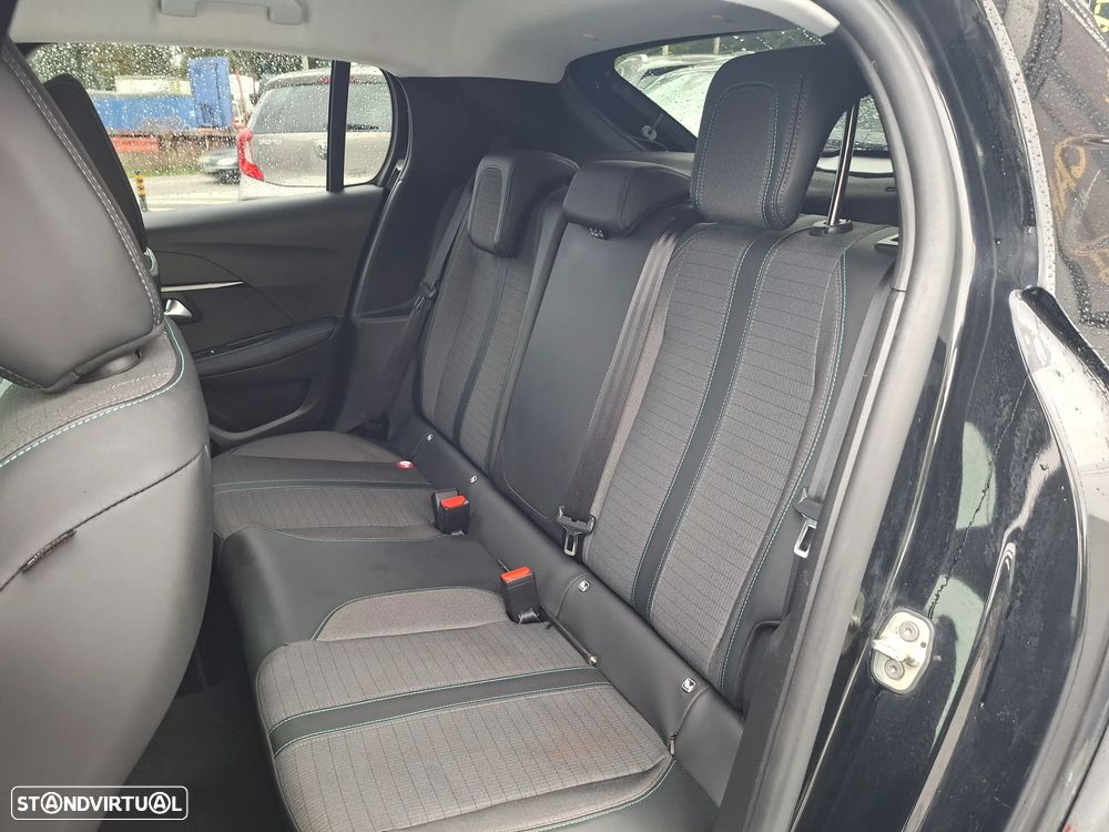 Peugeot 208 - 40