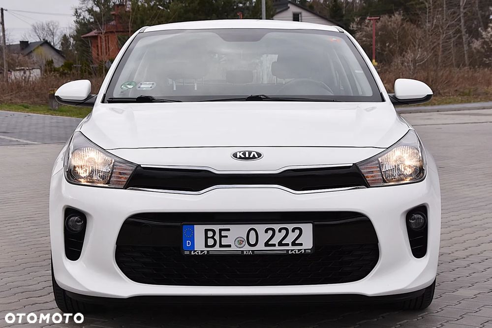 Kia Rio 1.2 L - 12