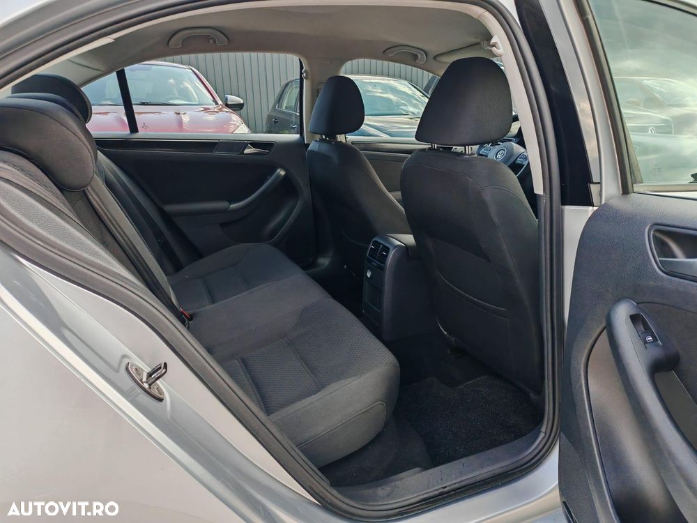 Volkswagen Jetta - 7