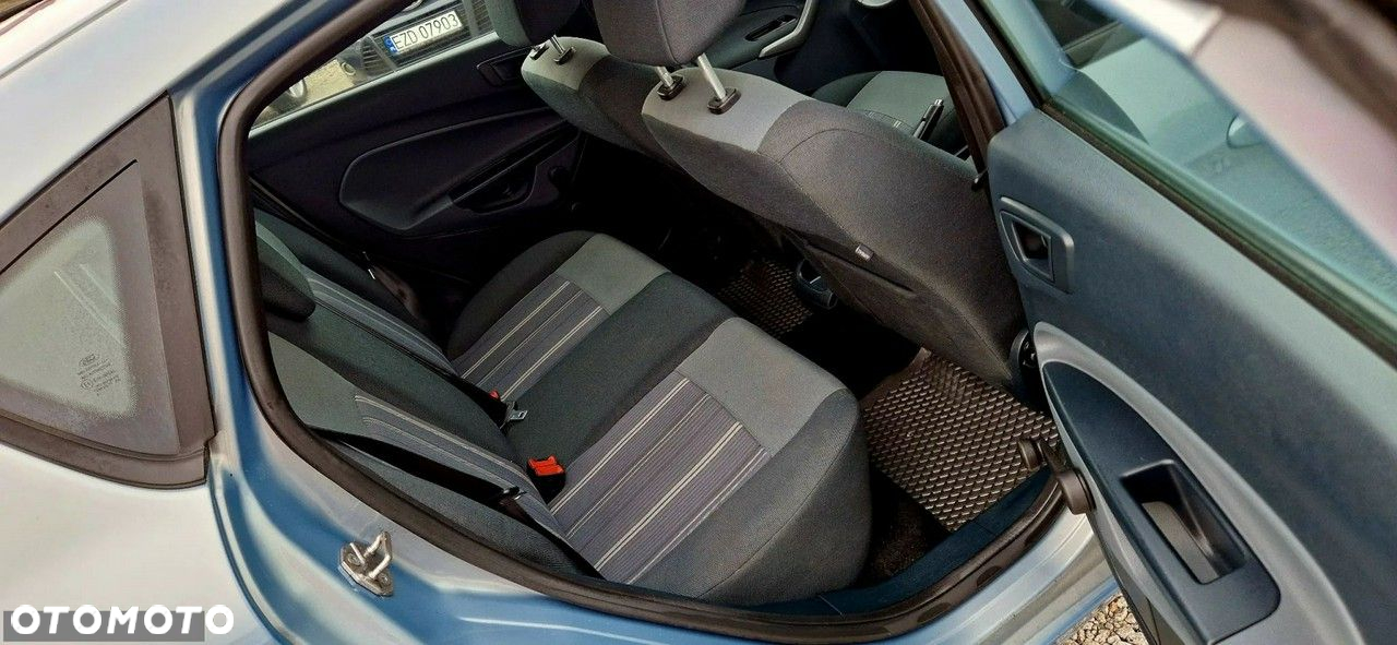 Ford Fiesta 1.25 Ambiente - 26