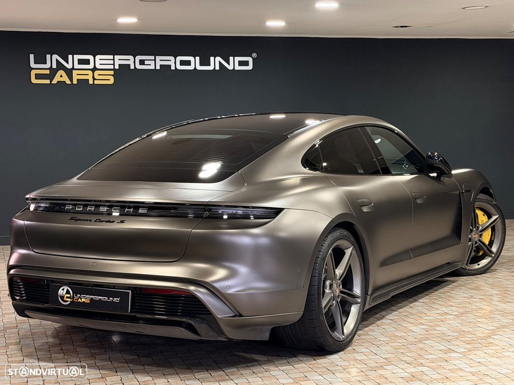 Porsche Taycan Turbo S - 12