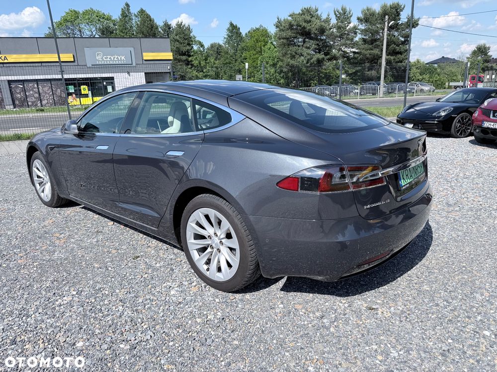 Tesla Model S - 11