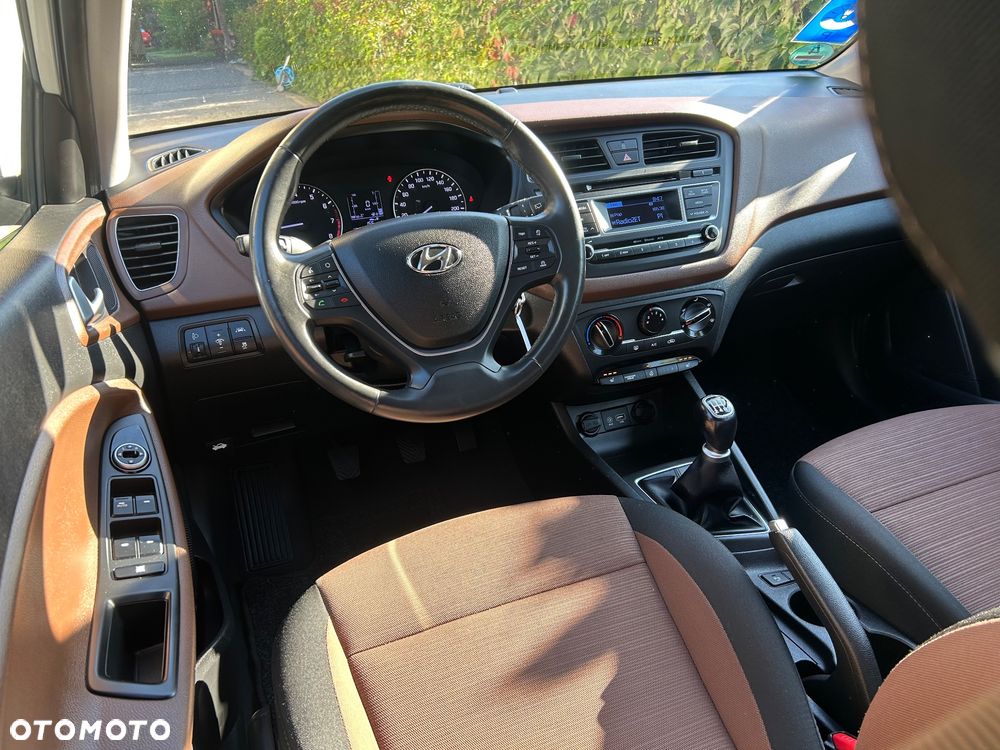 Hyundai i20 blue 1.2 Trend - 27