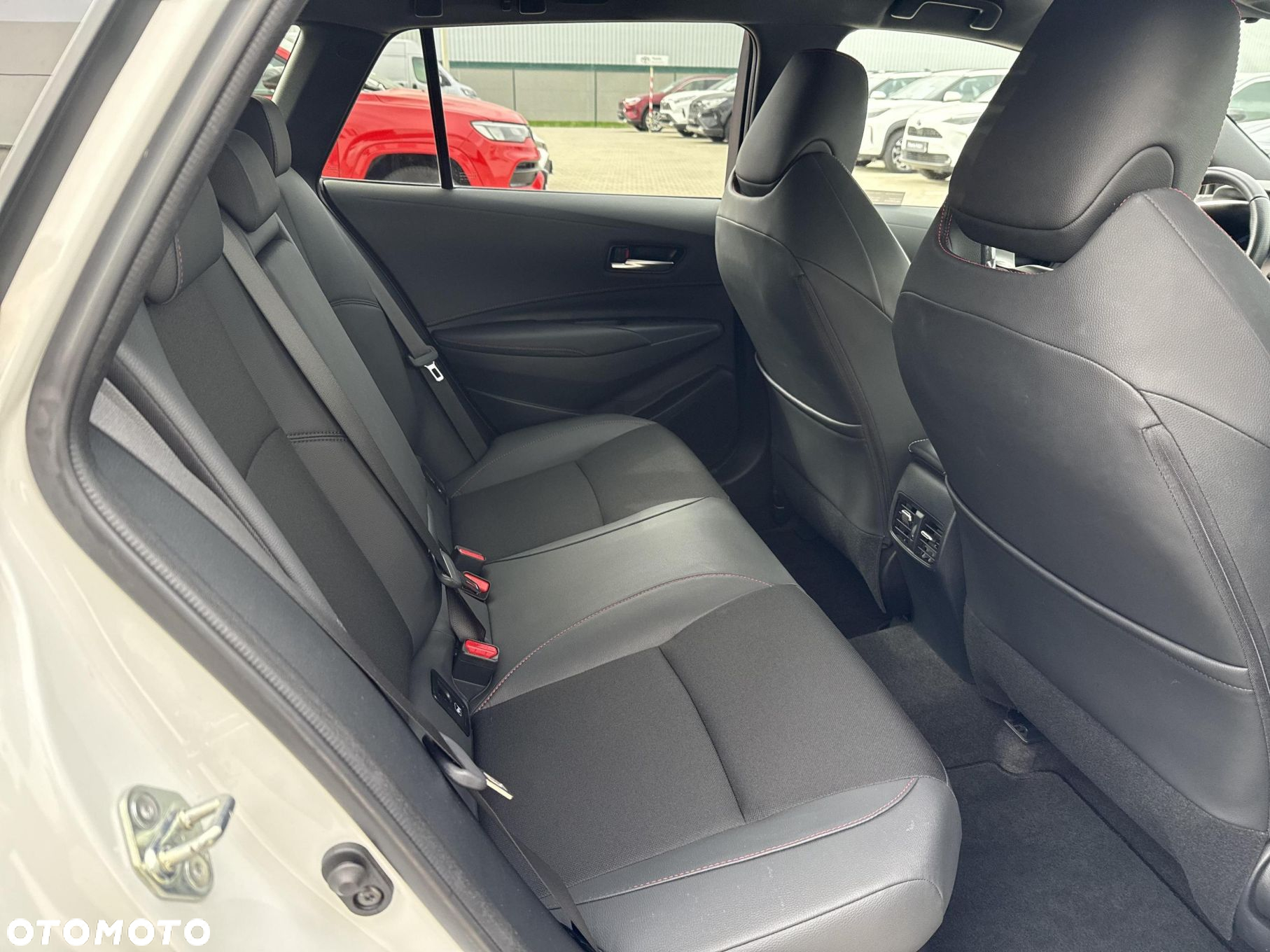 Toyota Corolla 2.0 Hybrid GR Sport Dynamic - 10