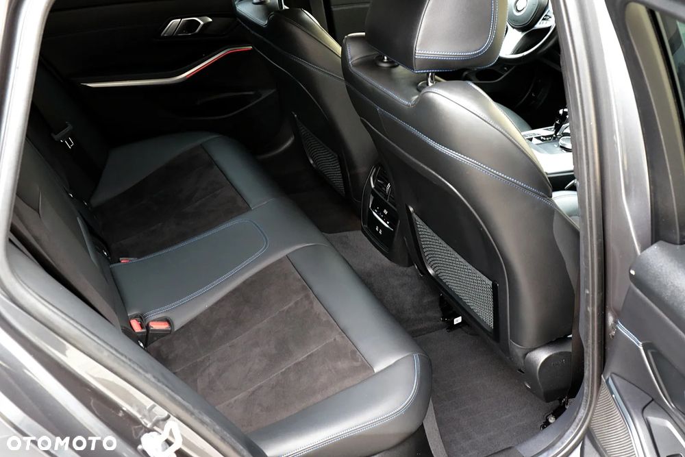 BMW Seria 3 320d Touring M Sport - 30