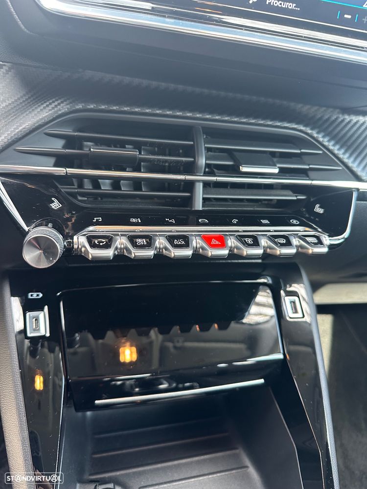 Peugeot e-208 Allure - 25