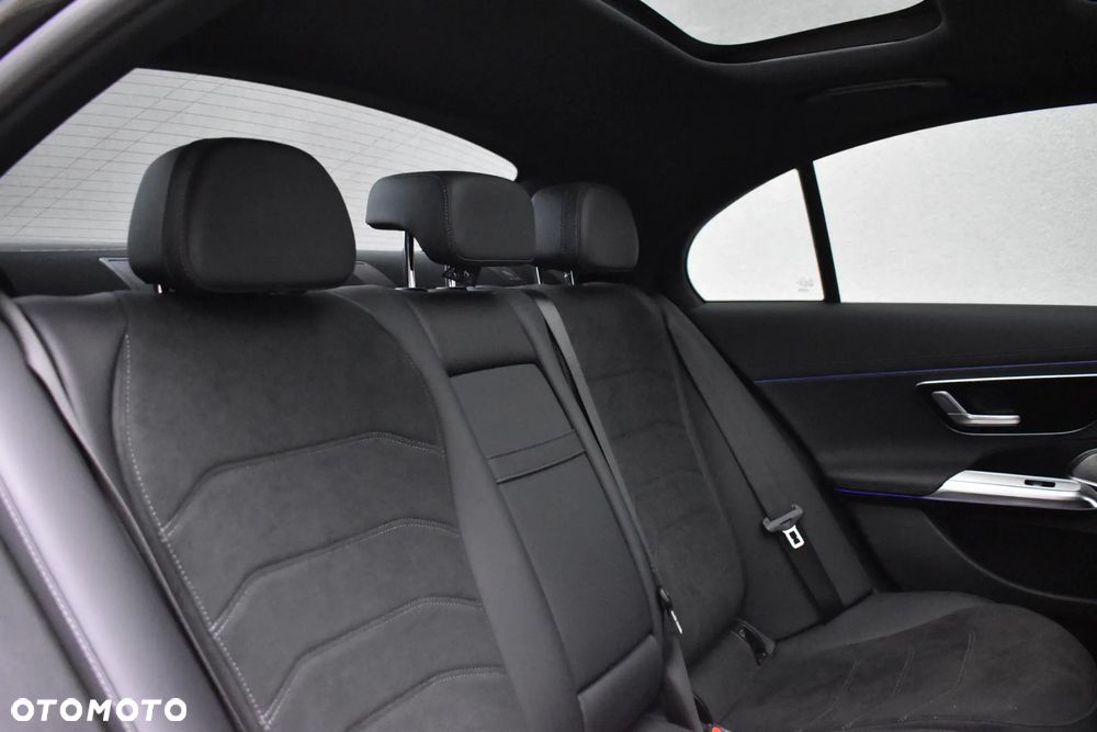 Mercedes-Benz Klasa E 220 d 4-Matic 9G-TRONIC - 20