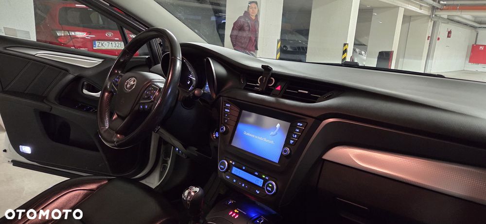 Toyota Avensis 2.0 D-4D Selection - 8