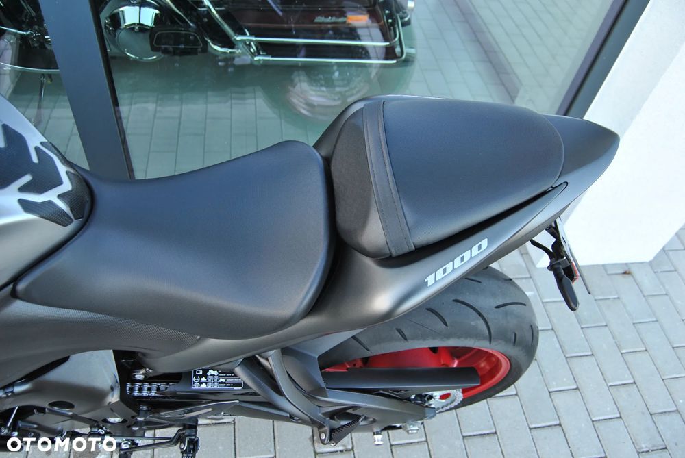 Suzuki GSX - 30