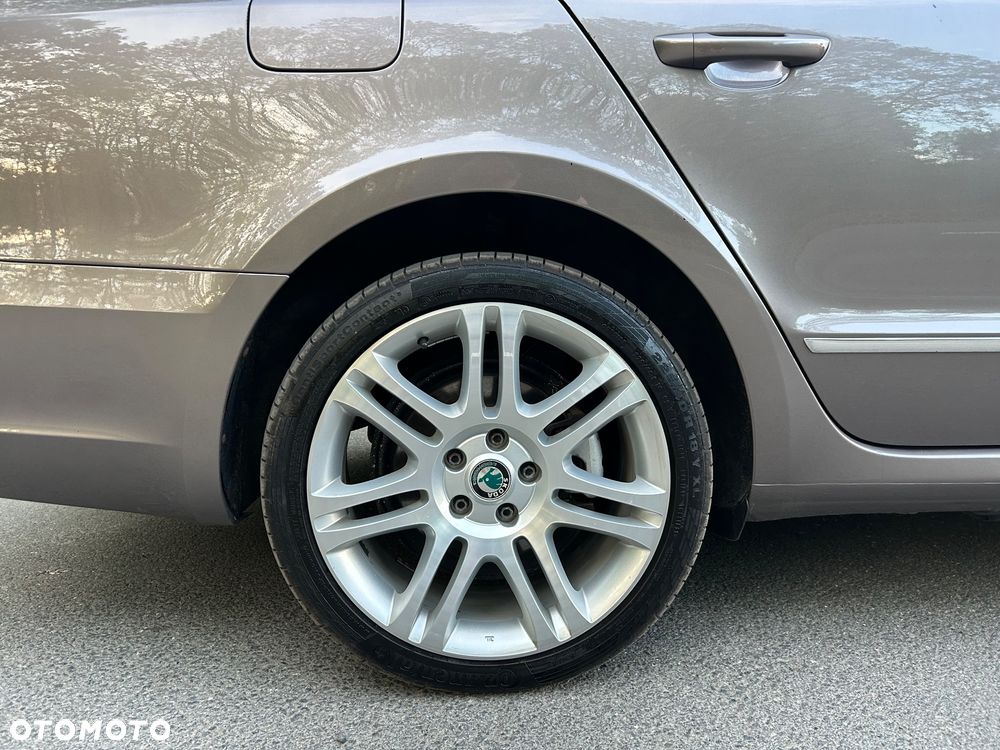 Skoda Superb 2.0 TDI DSG Elegance - 14