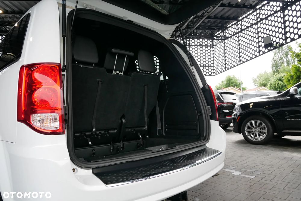Dodge Grand Caravan - 28