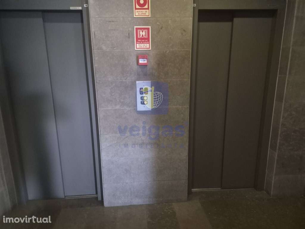 Apartamento T2 em Condomínio Privado com Piscina – Vila Franca de Xira - Grande imagem: 2/35